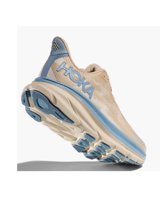 Hoka Shoes - HOKA Clifton 9 women | EVERYDAY RUNNING
size 8 gently used Color: Oak / Alabaste